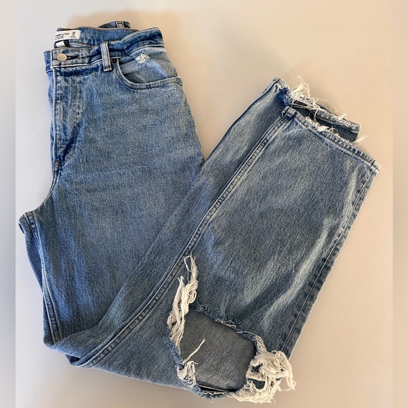 A&F Curve Love 90’s Straight Jeans - Picture 1 of 6